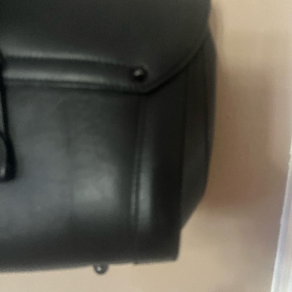 Gucci Black Leather Handbag with Bamboo Accent - Picture 11 of 16